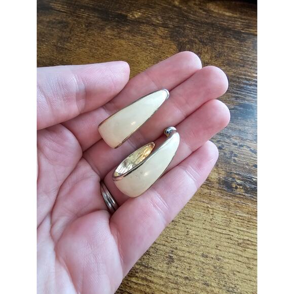 Vintage 1990s Stamped PAOO Teardrop Shape Hoop Earnings Enamel Cream Gold Tone - Picture 5 of 5